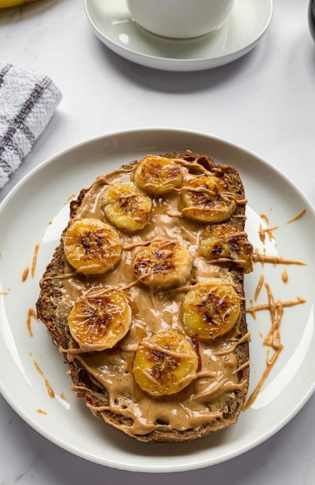 Karamelizovani banana tost je naša idealna verzija slatkog doručka