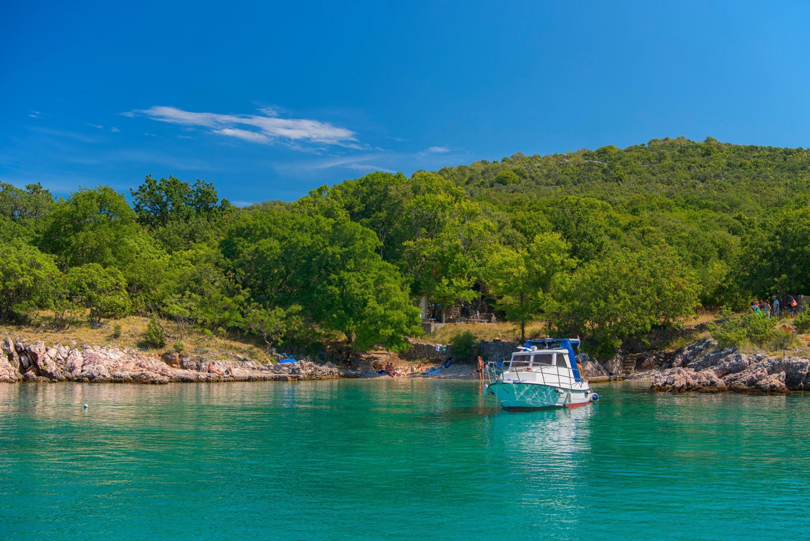 Ovu plažu nazivaju zlatnom, a nalazi se na jednom kvarnerskom ostrvu