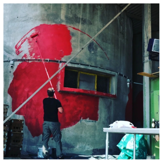 DUŠAN JOVOVIĆ: prvi otkrivamo priču novog murala “Brodolom” na silosima