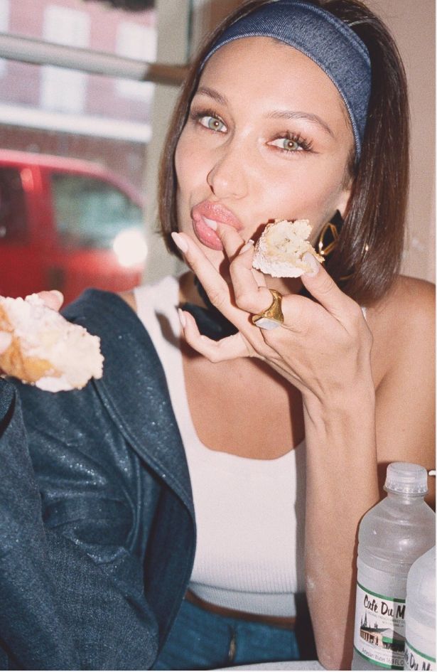 Bella Hadid vraća ovaj y2k modni detalj za kosu