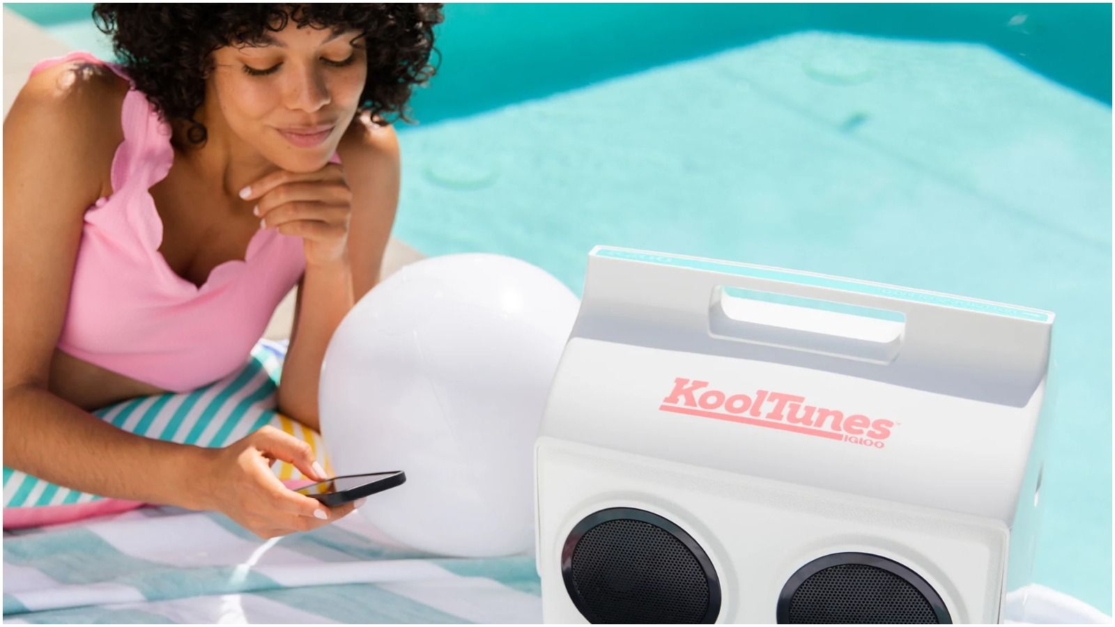 Mini boombox frižider za pool party