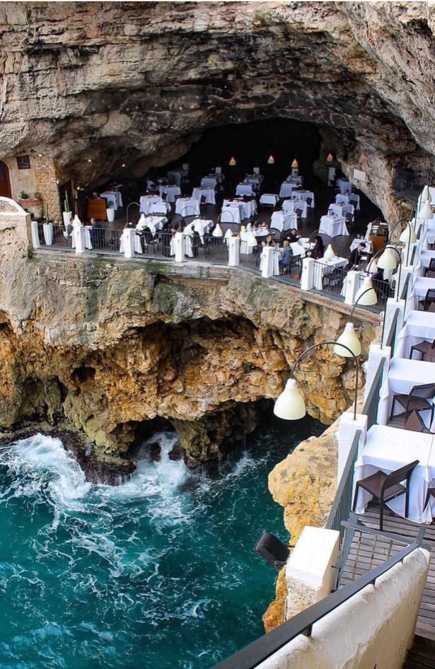 Vodimo vas u čaroban italijanski restoran koji se nalazi u pećini pored mora i oduzima dah