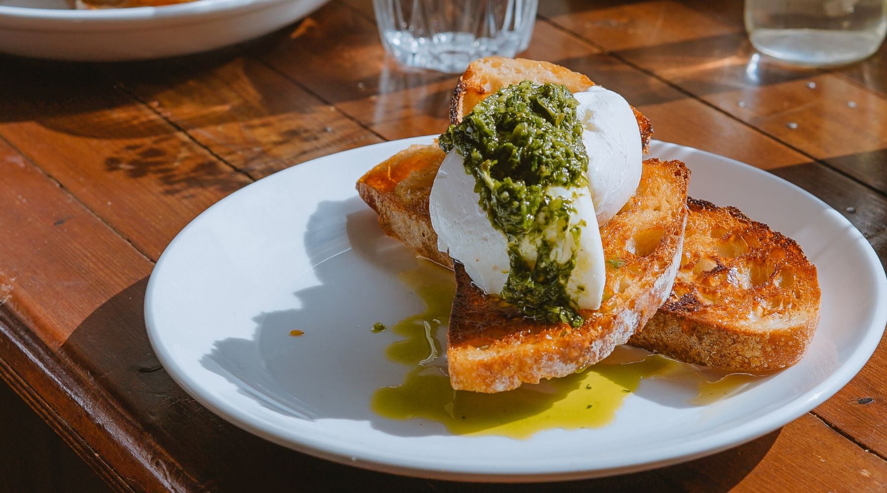 Pesto jaje je savršena varijacija na klasičan doručak koji svi obožavamo