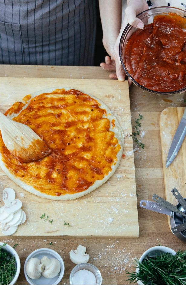 Otkrivamo brz i jednostavan recept za pizzu sa domaćim testom bez kvasca