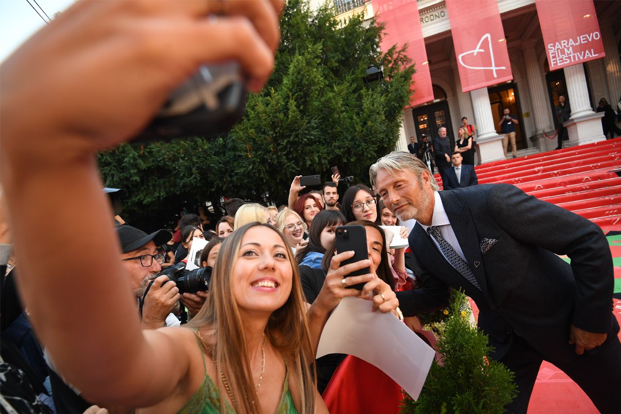 Mads Mikkelsen prošetao crvenim tepihom 28. Sarajevo Film Festivala