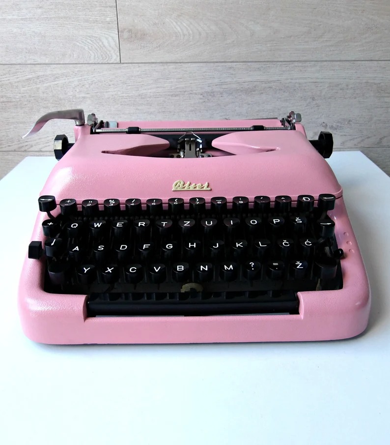 pisaća mašina pink