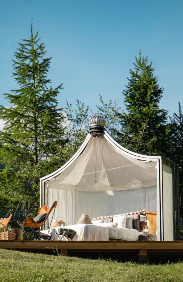 Jedinstevni Airbnb gde spavate u staklenom paviljonu među planinskim vrhovima Alpa