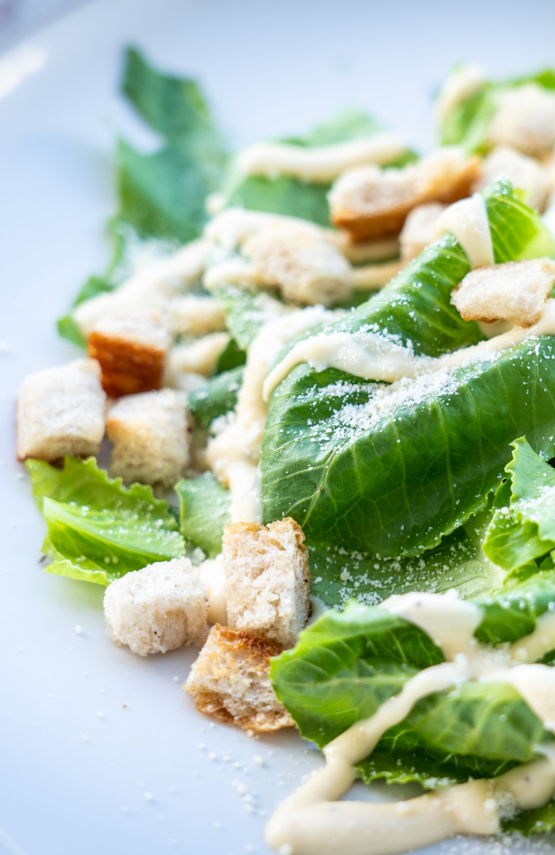 Lenja Cezar salata: Večiti favorit na način koji zahteva minimalno truda i vremena