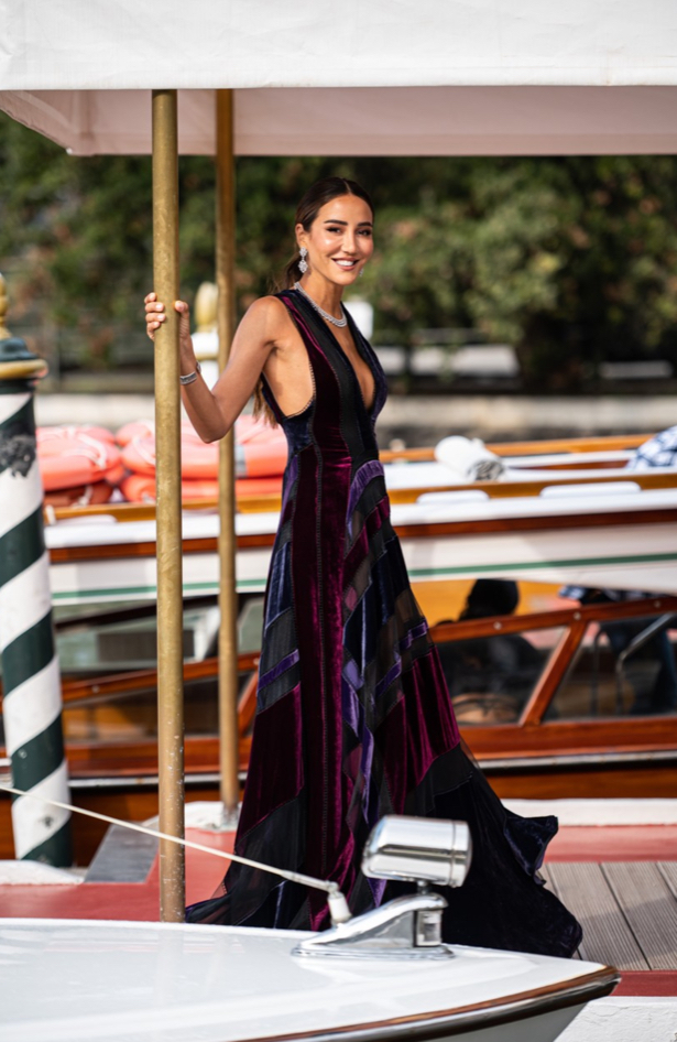 Modna blogerka Tamara Kalinić prošetala je crvenim tepihom na FF u Veneciji