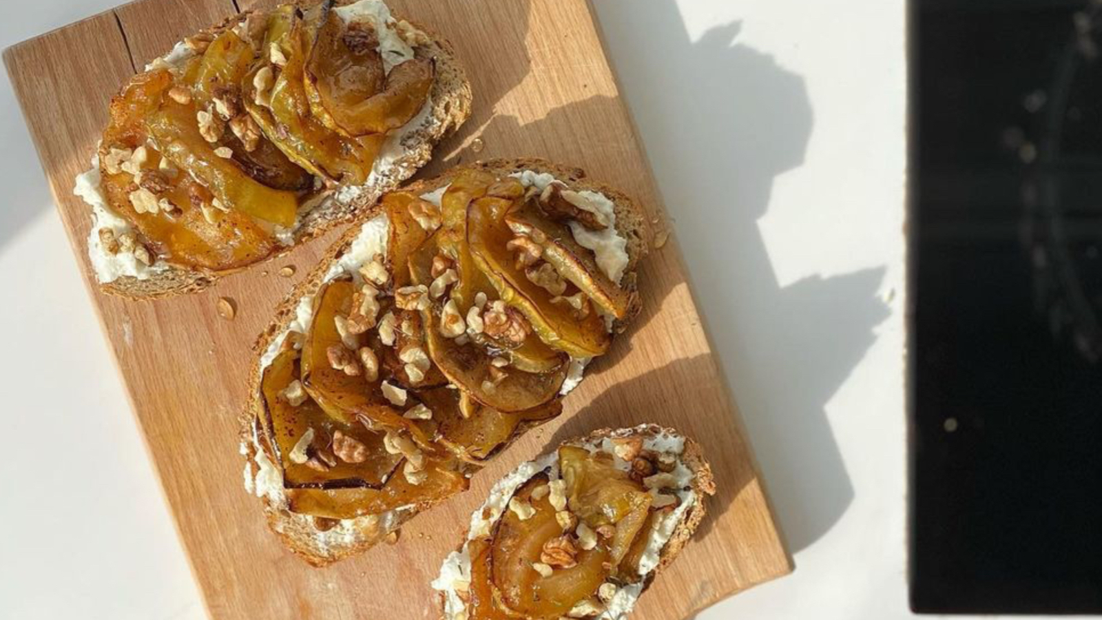 Vreme je za slatku užinu: Donosimo vam recept za Apple Pie tost