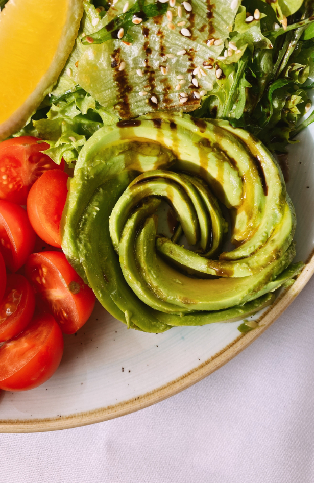 Lagan i brz recept – pileća salata sa avokadom