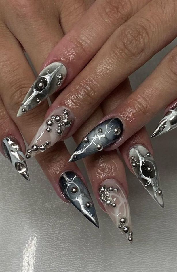 Nail art inspiracija: Cyber nails