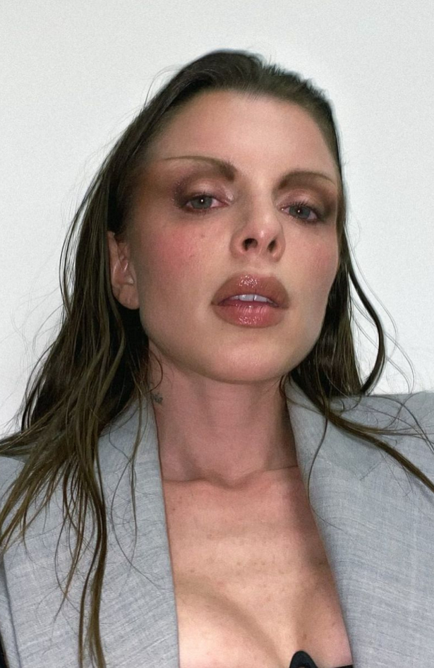 Julia Fox najavljuje ‘alien vibes’ kao beauty trend koji će zaživeti u 2023. godini