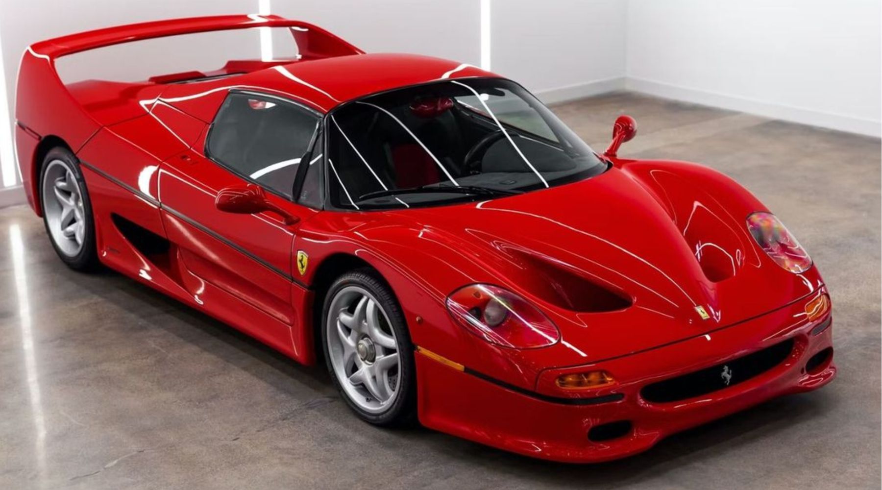 Ferrari F50 prodat na aukciji za rekordnih 5.395 miliona dolara