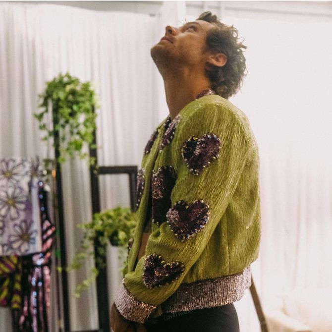 Harry Styles doživeo nezgodu sa kostimom u sred koncerta