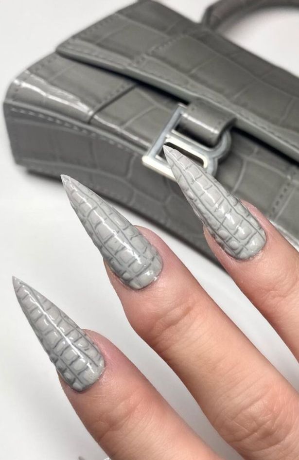 Hypebeast nail art: Lojalnost brendu