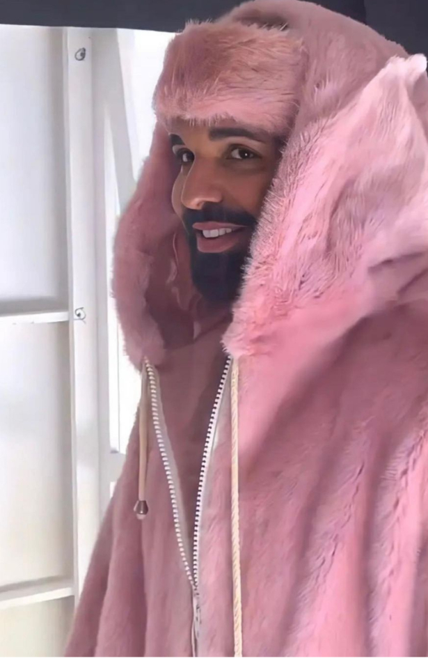 Drake se na koncertu u Apollo dvorani pojavio u ikoničnom autfitu koji je nosio reper Cam’ron