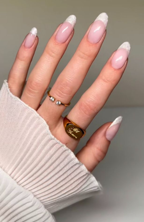 Nail art inspo: Tri načina da stavite obrt na klasične french nokte