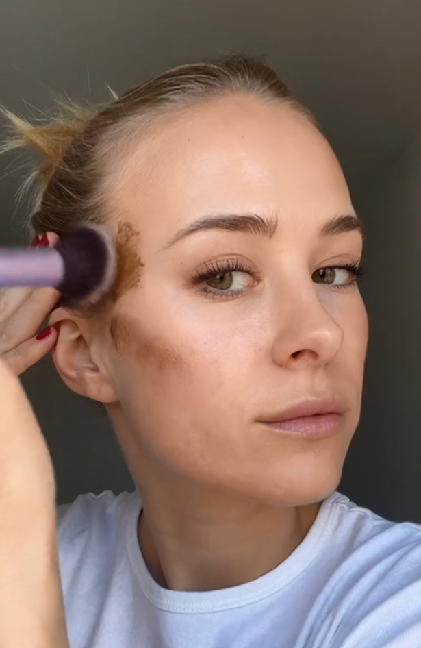 Beauty trick: Konturisanje lica penom za samopotamnjivanje