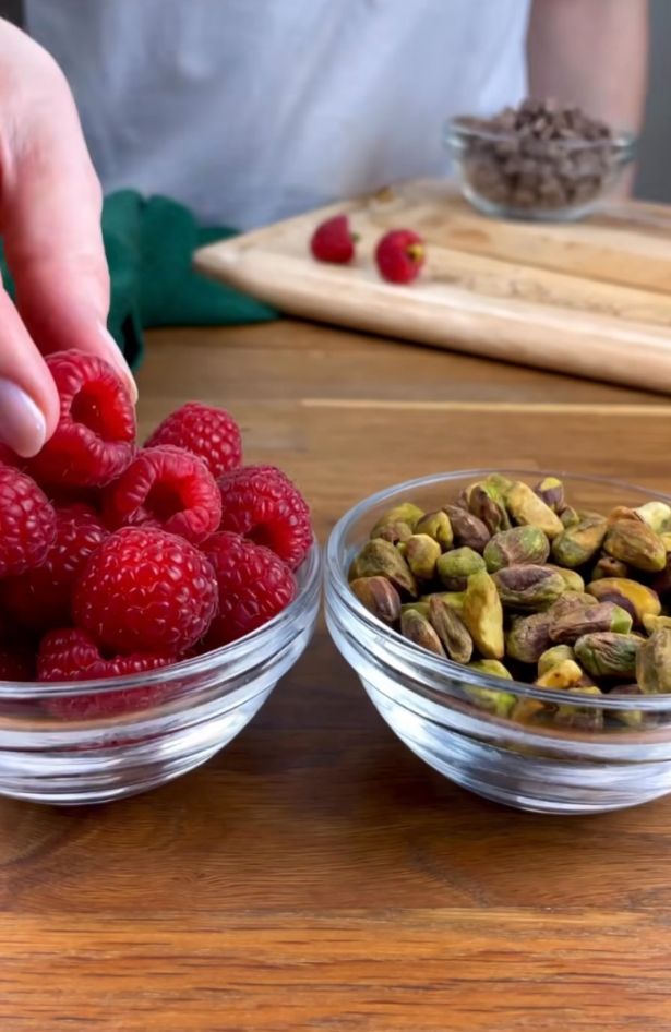 Snack time: Čokoladne maline sa pistaćima