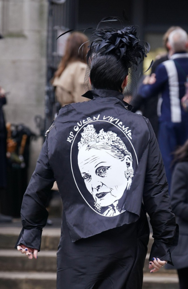 Poslednji pozdrav Vivienne Westwood: Defile upečatljivih modnih momenata