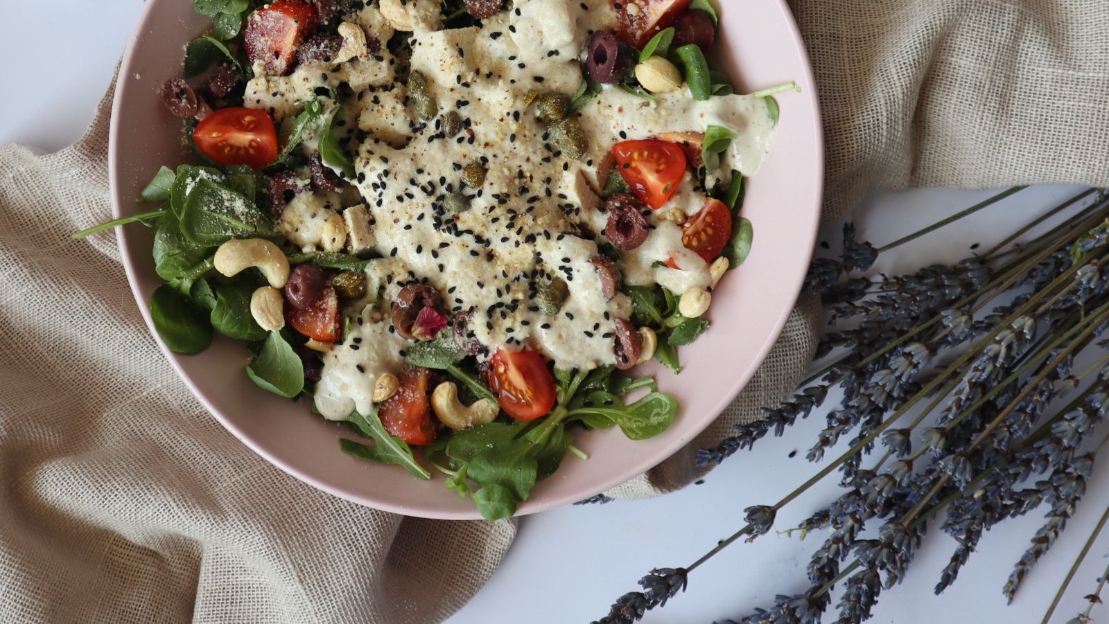 Veganska Cezar salata sa tofu sirom