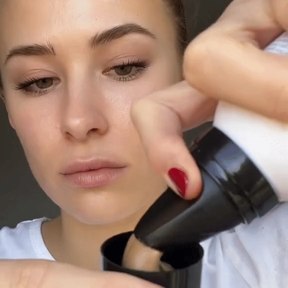 Beauty trick: Konturisanje lica penom za samopotamnjivanje