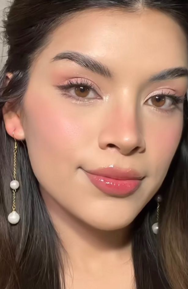 Douyin make-up: Viralan beauty trend popularizovan na TikToku