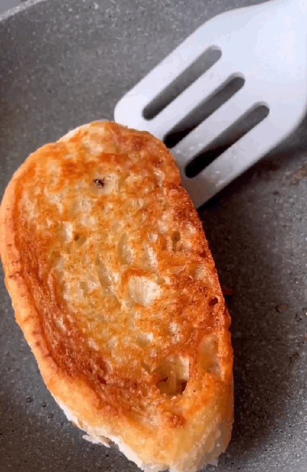 Prženi tost sa kikiriki puterom i džemom