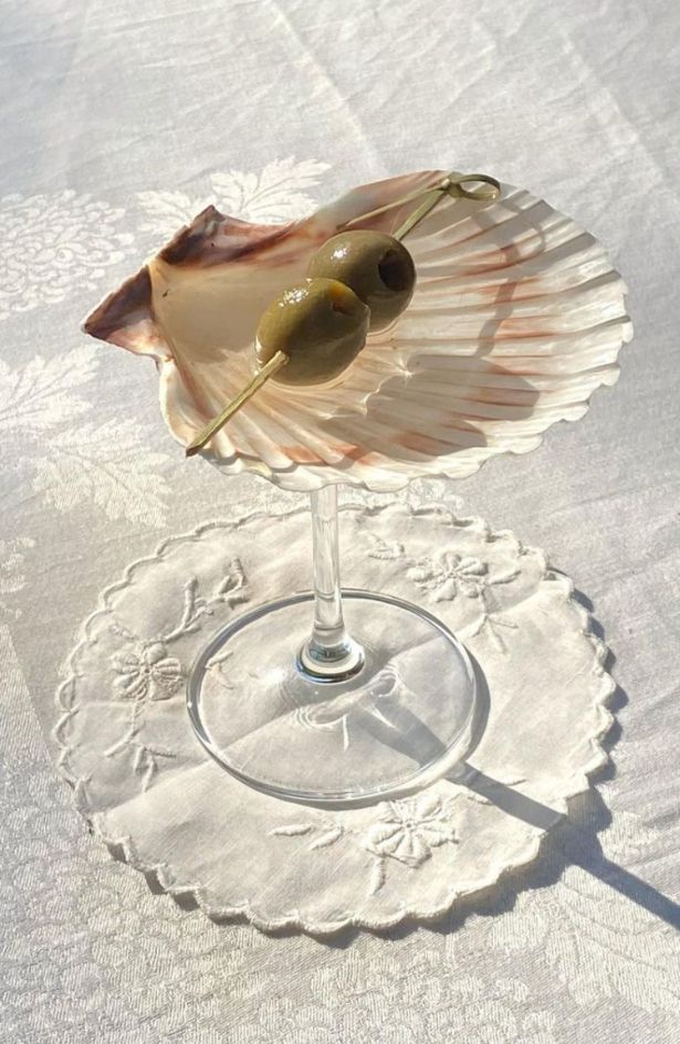 Letnji mikro trend: Shell champagne glass