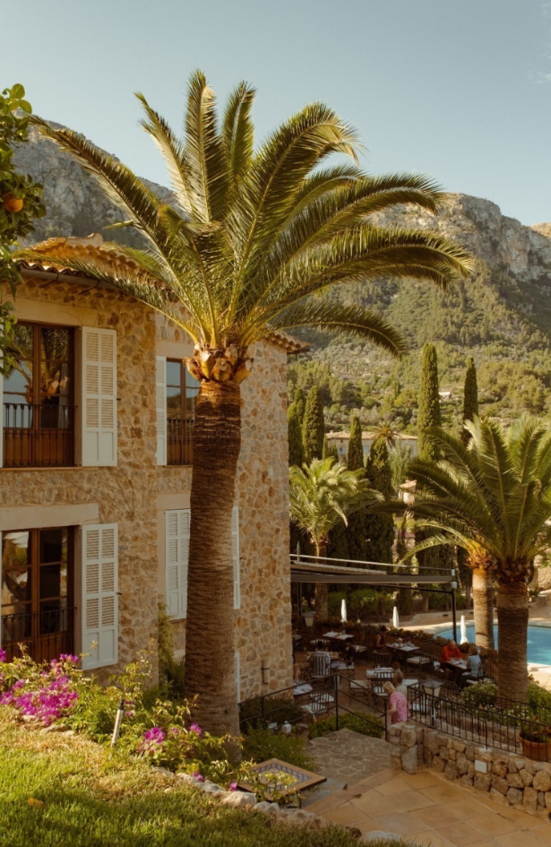 Pronašli smo hotel na Majorki koji neodoljivo podseća na one iz španskih filmova