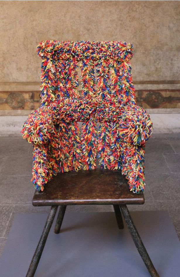 Počeo je salon nameštaja u Milanu: Loewe lansirao prvu kolekciju stolica