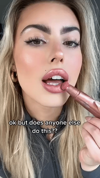 Beauty trick: Tečni highlighter u ulozi ruža za usne