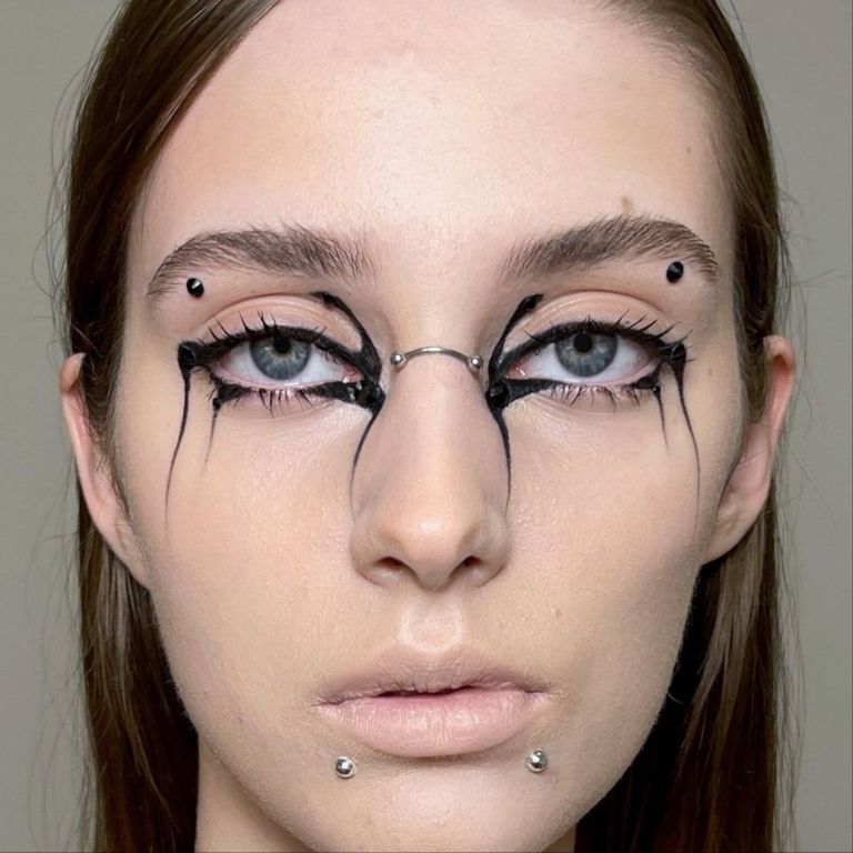 Fake piercings: High fashion izgled uz pomoć low risk beauty tehnike