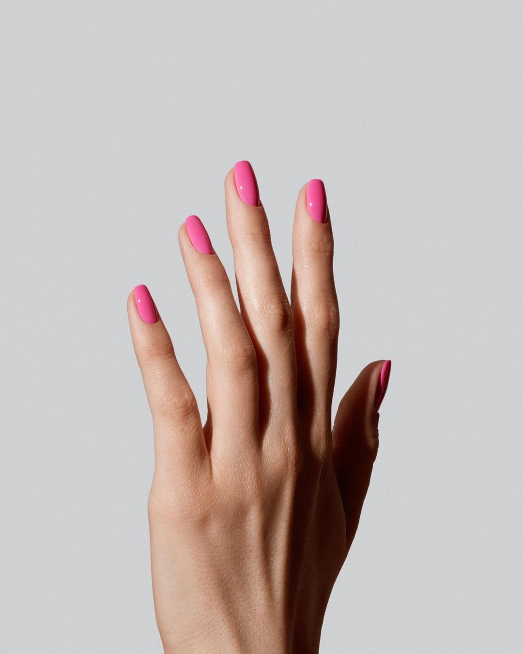 ‘It’ boja laka za nokte ovog leta je – bubble gum pink