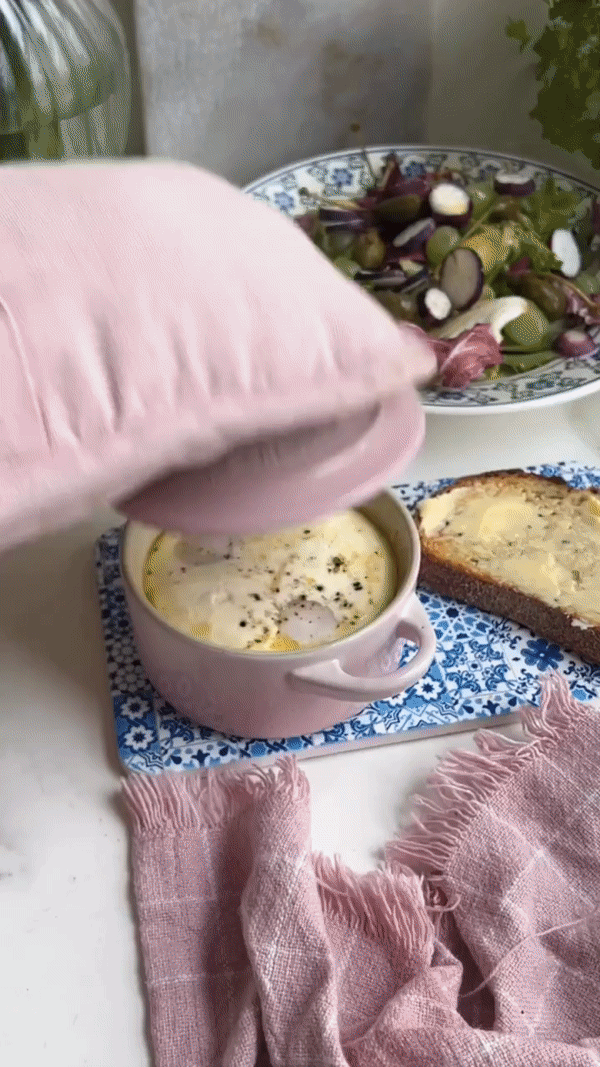 Oeufs cocotte: Salata sa zapečenim jajima na francuski način