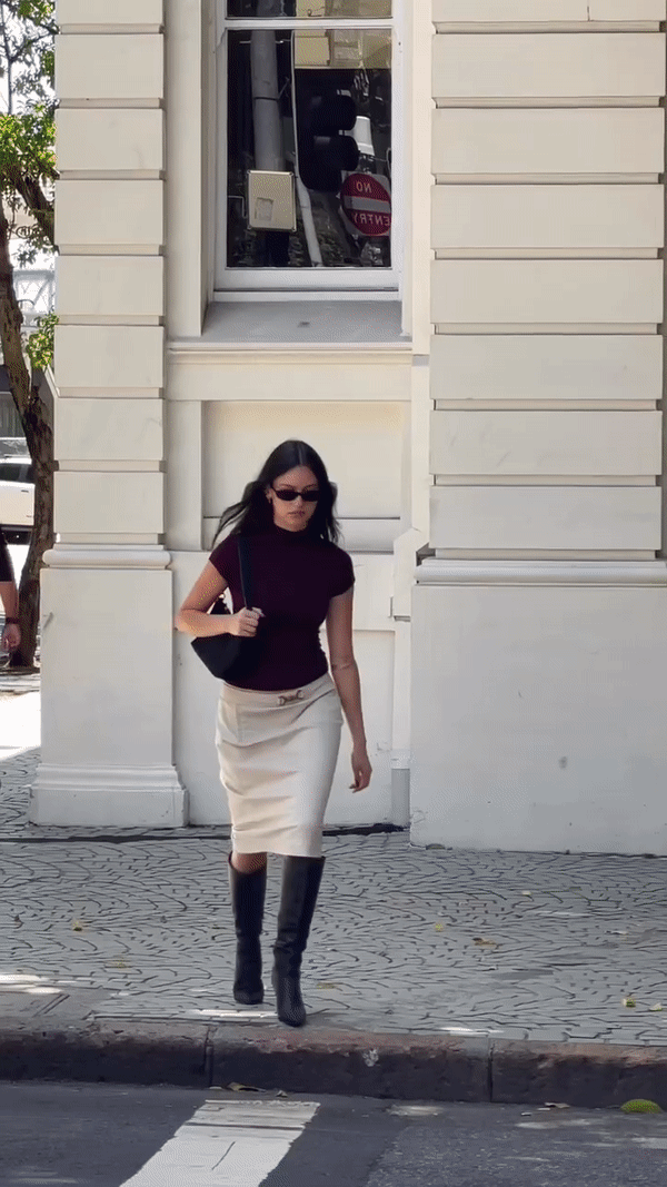 Bella Hadid podstakla još jedan modni trend – izgled bibliotekarke