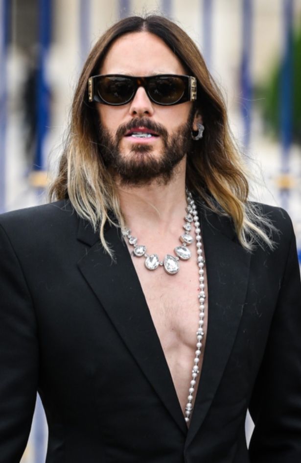 Jared Leto u Mihano Momosa plavom odelu u septembarskom izdanju magazina Vogue 