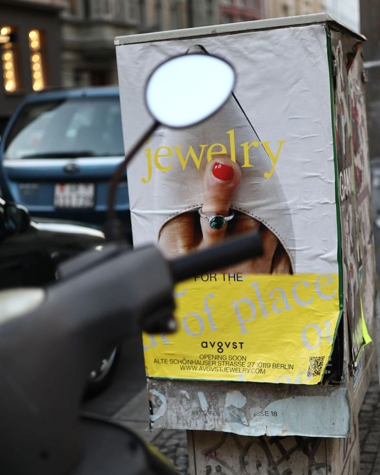 AVGVST Berlin spaja nakit, tetovaže i Crosby Studio