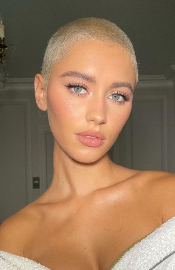 Beauty trick: 2-4-2 make-up rule