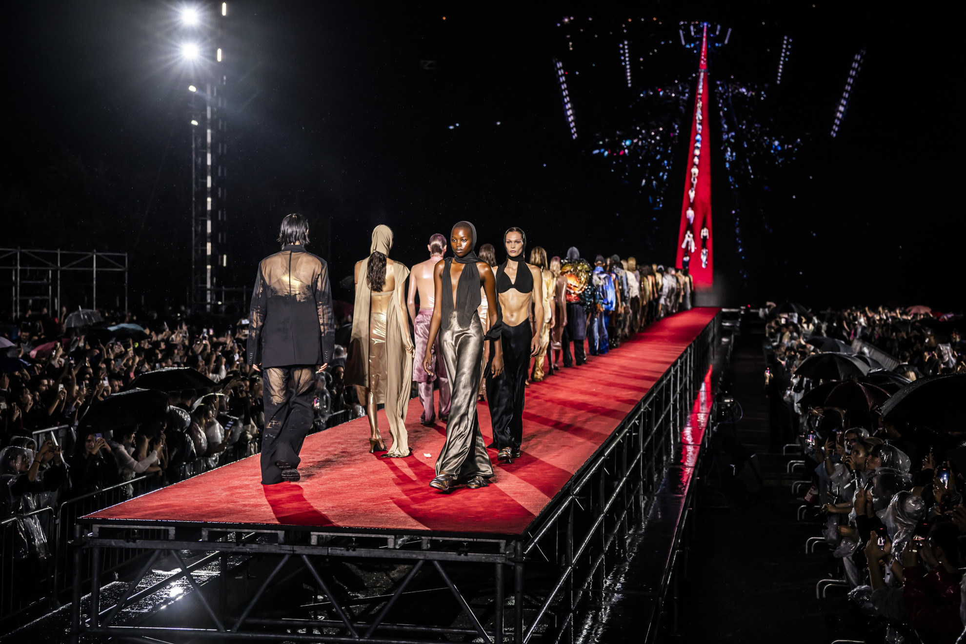 Počela Nedelja mode u Milanu: Moschino slavi jubilej, a Diesel pravi žurku
