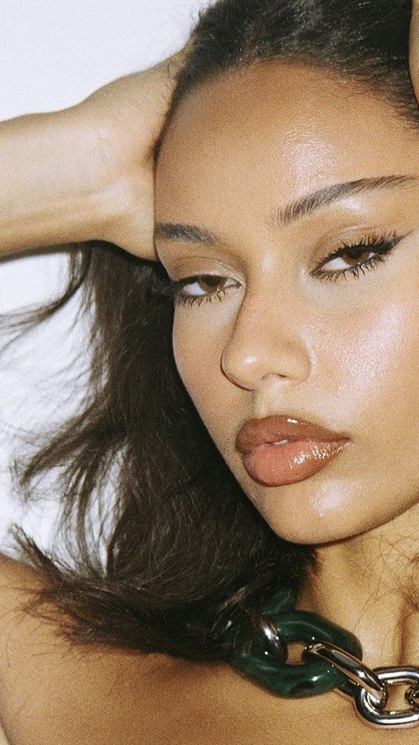 TikTok nastavlja da postavlja trendove: Šta je unapproachable makeup look?