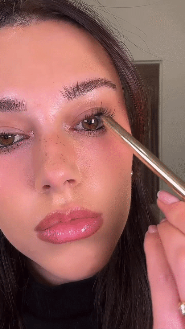 Beauty trick: Donosimo savet kako da kreirate smokey eyes u roku od 60 sekundi