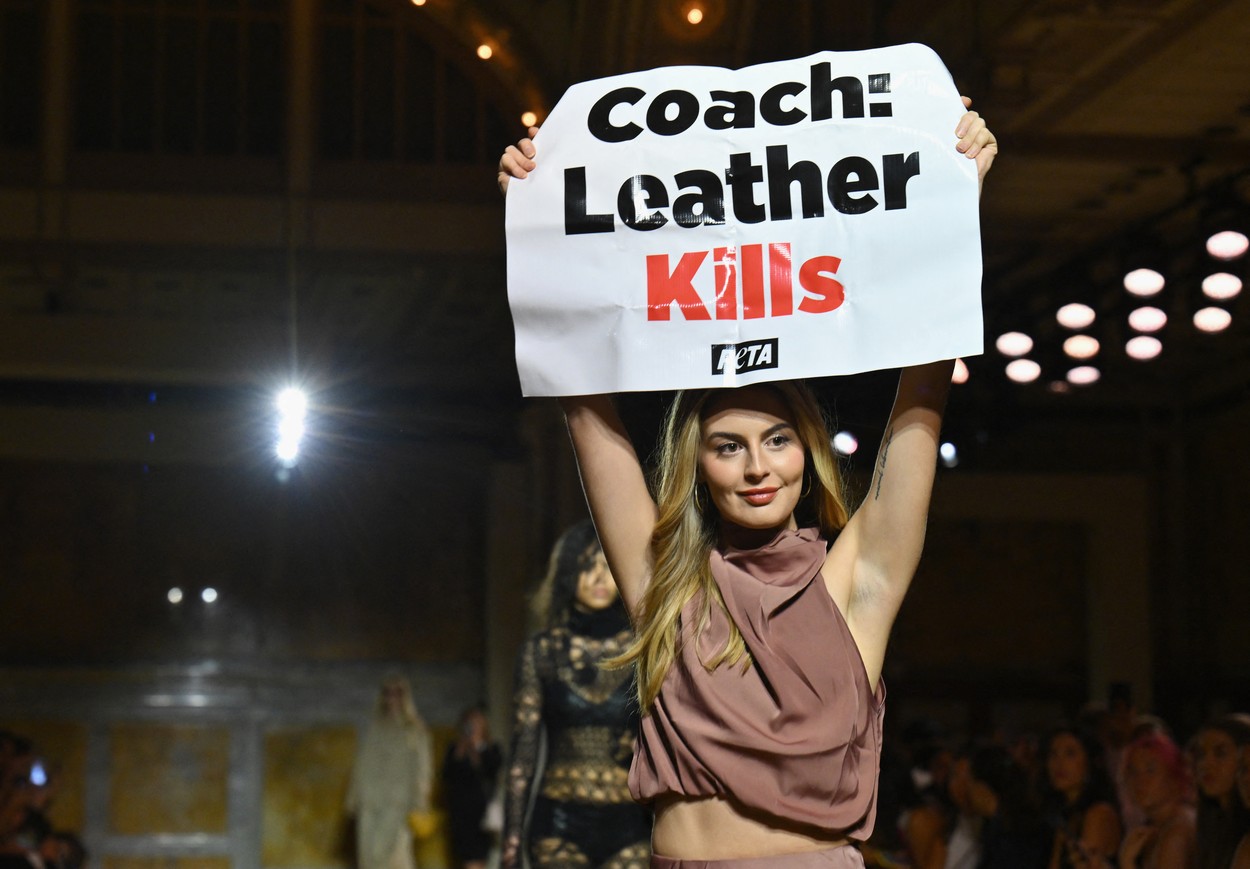 Na Nedelji mode u Njujorku protesti, i to modni: Šta se sve dešavalo na reviji brenda Coach