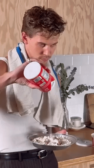 Cooking with Austin: Holivudski glumac podelio je najbizarniji recept na svetu