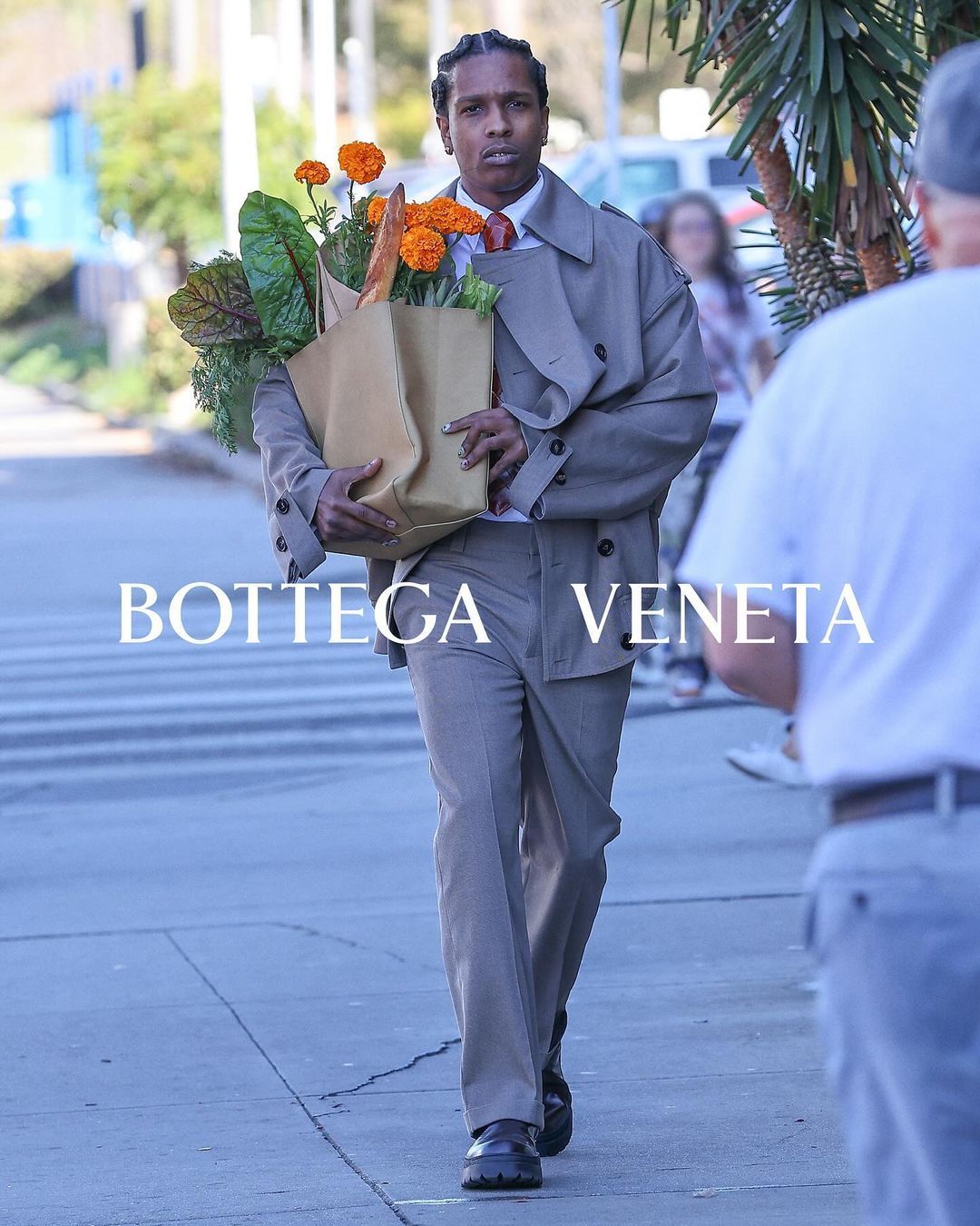 Iza fotografija nove Bottega Veneta kampanje stoje paparaci a glavna zvezda je Asap Rocky