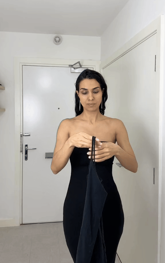 Off-the-shoulder komadi i dalje se nose – a evo kako isti efekat možete da postignete majicom na bretele