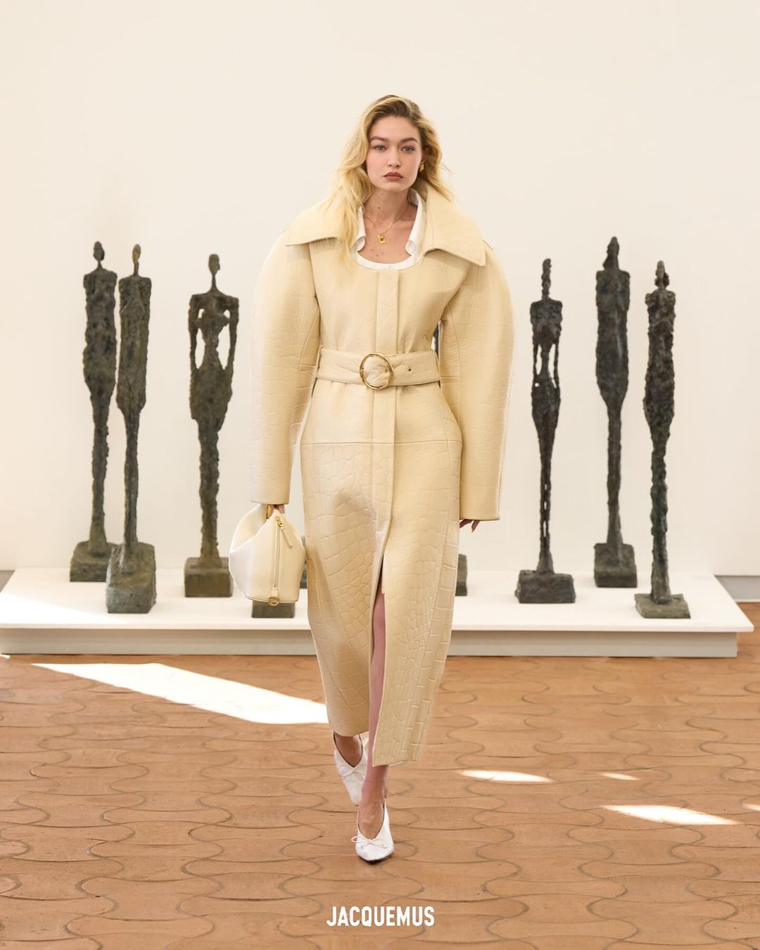 Right on time: Jacquemus predstavio „Les Sculptures“ kolekciju, reviju otvorila Gigi Hadid