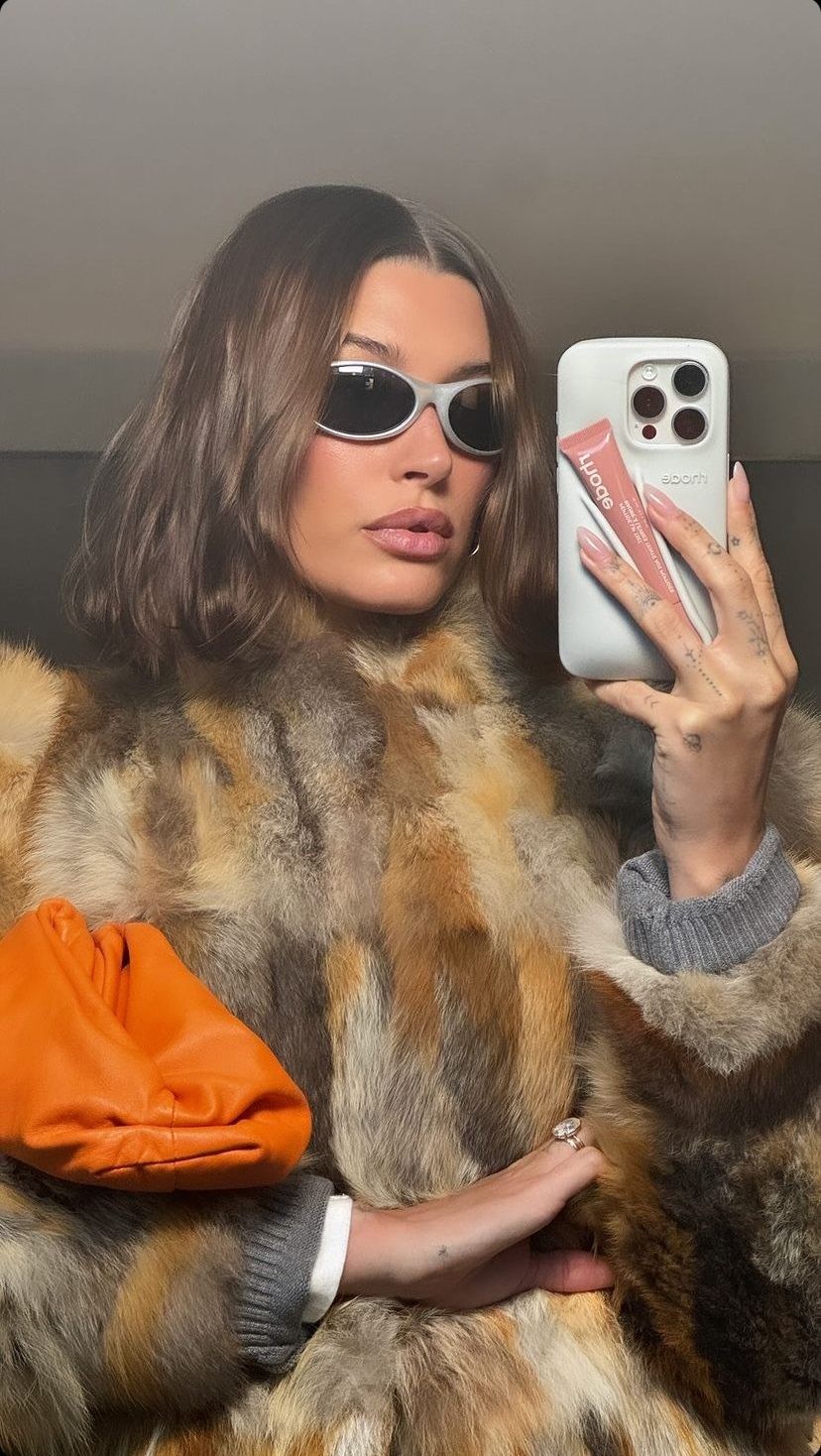 Hailey Bieber predstavila je novu Rhode masku za telefon- and we’re obsessed