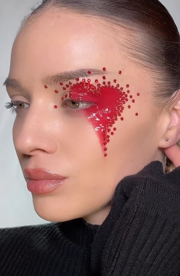 Bleeding heart make-up look je naša ultimativna Valentine’s Day inspiracija
